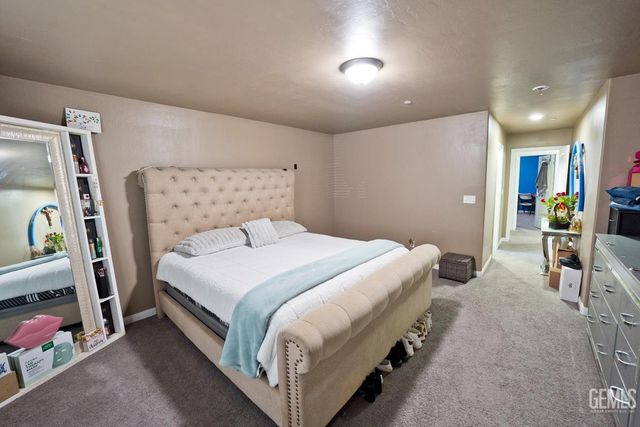 719 Samba Court, Bakersfield, CA 93306