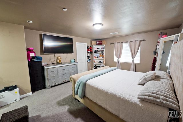 719 Samba Court, Bakersfield, CA 93306