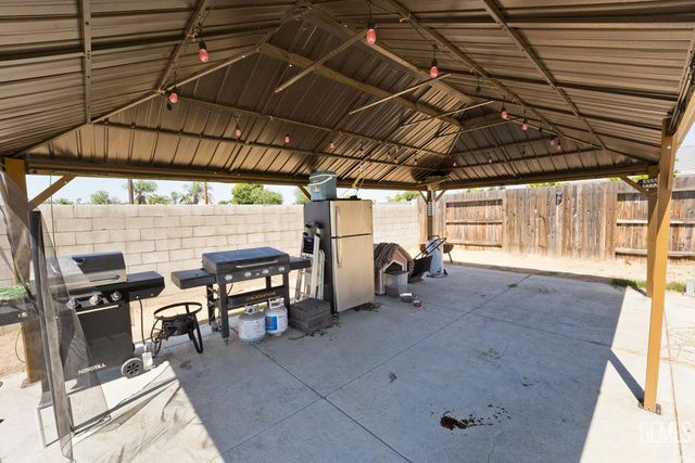 719 Samba Court, Bakersfield, CA 93306