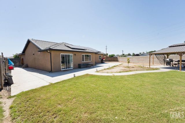 719 Samba Court, Bakersfield, CA 93306