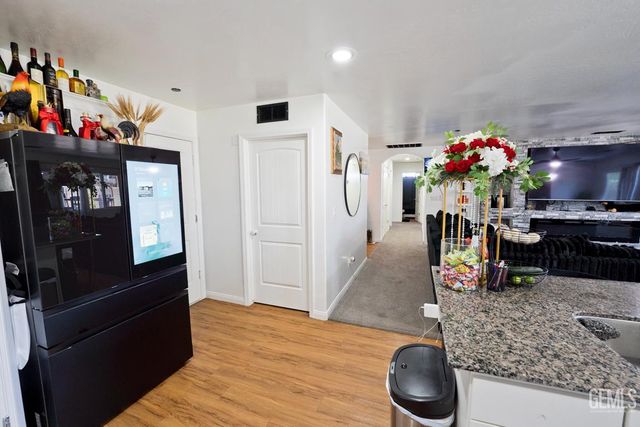 719 Samba Court, Bakersfield, CA 93306