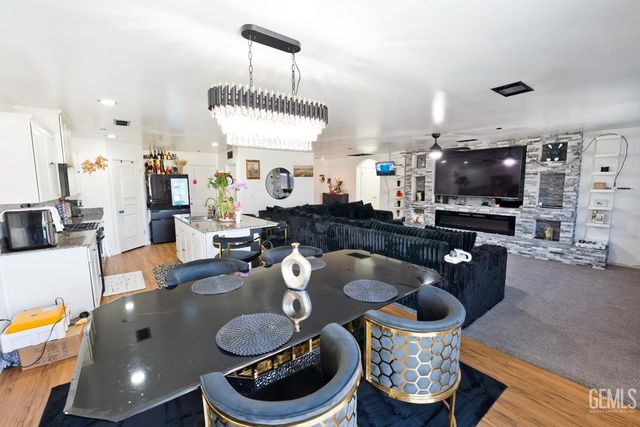 719 Samba Court, Bakersfield, CA 93306