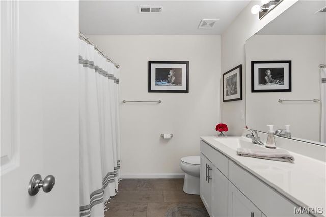 10 Hidden Bluffs Drive, Lake St Louis, MO 63367