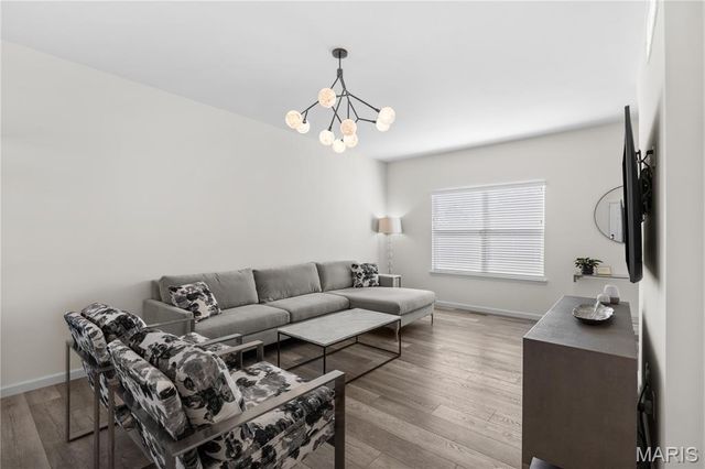 10 Hidden Bluffs Drive, Lake St Louis, MO 63367