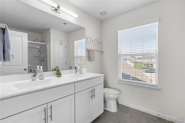 10 Hidden Bluffs Drive, Lake St Louis, MO 63367