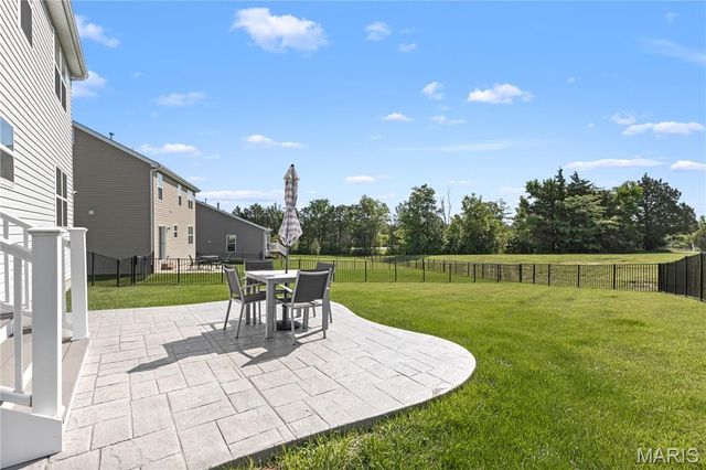 10 Hidden Bluffs Drive, Lake St Louis, MO 63367