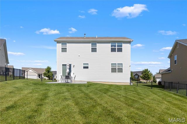 10 Hidden Bluffs Drive, Lake St Louis, MO 63367