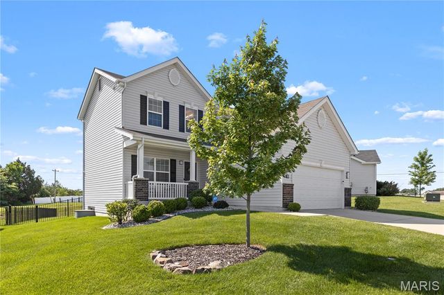 10 Hidden Bluffs Drive, Lake St Louis, MO 63367