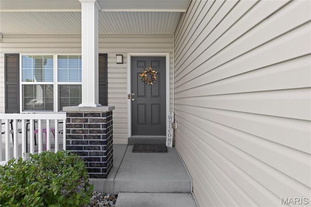 10 Hidden Bluffs Drive, Lake St Louis, MO 63367