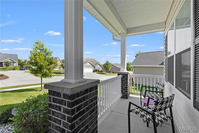 10 Hidden Bluffs Drive, Lake St Louis, MO 63367