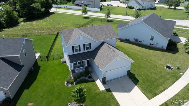 10 Hidden Bluffs Drive, Lake St Louis, MO 63367