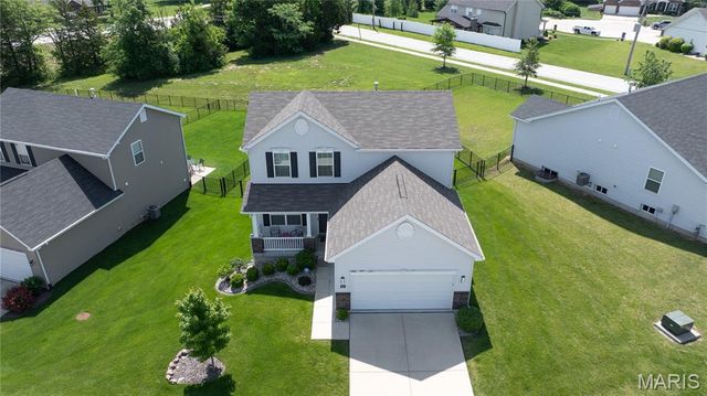 10 Hidden Bluffs Drive, Lake St Louis, MO 63367