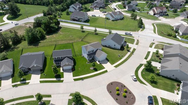 10 Hidden Bluffs Drive, Lake St Louis, MO 63367