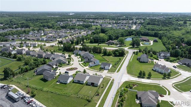 10 Hidden Bluffs Drive, Lake St Louis, MO 63367