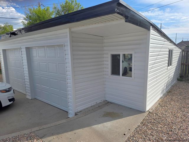2012 SNYDER AVE, Cheyenne, WY 82001
