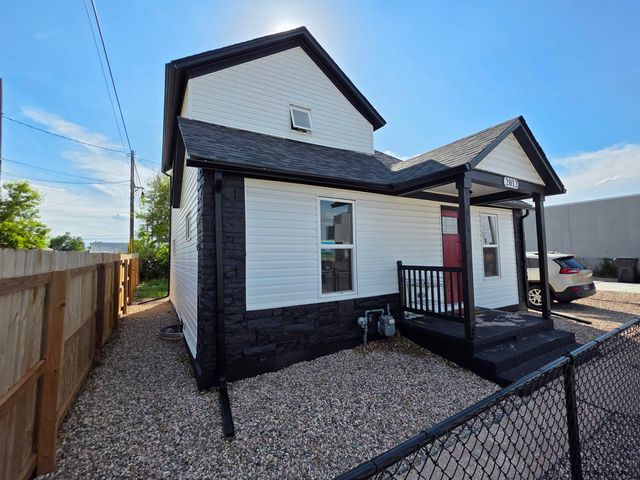 2012 SNYDER AVE, Cheyenne, WY 82001