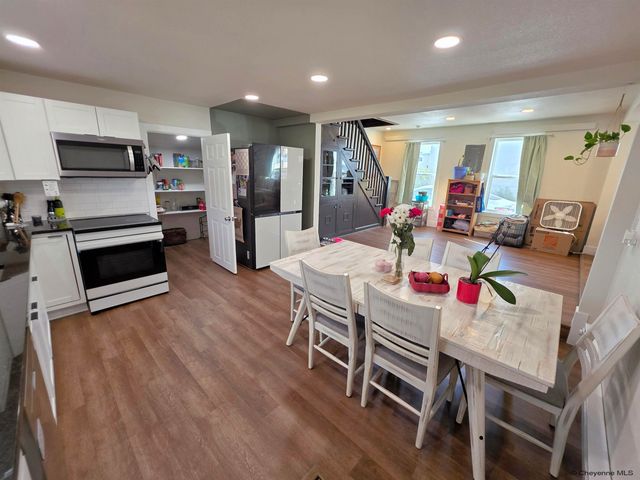 2012 SNYDER AVE, Cheyenne, WY 82001