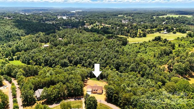 60 Westwinds Drive, Hickory, NC 28601