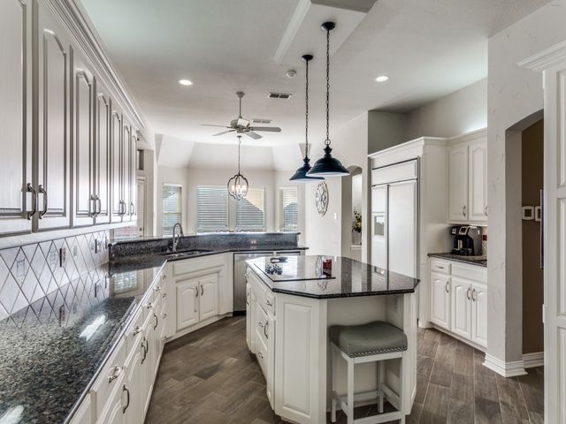 405 Shenandoah Drive, Burleson, TX 76028