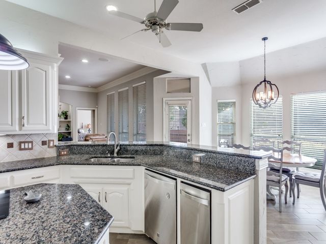 405 Shenandoah Drive, Burleson, TX 76028