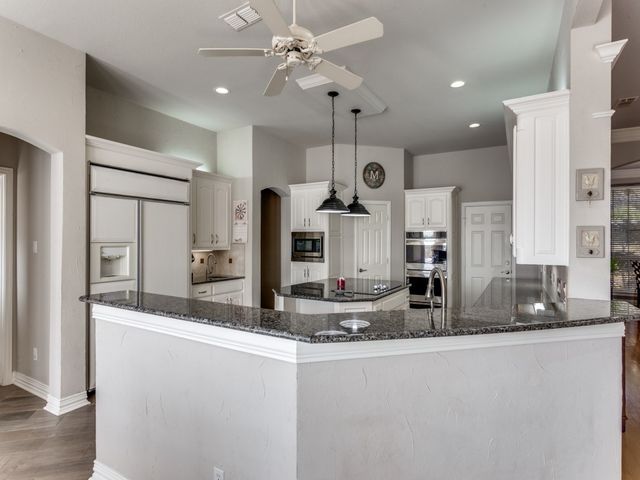 405 Shenandoah Drive, Burleson, TX 76028