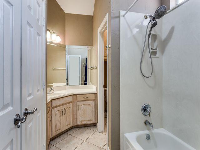 405 Shenandoah Drive, Burleson, TX 76028