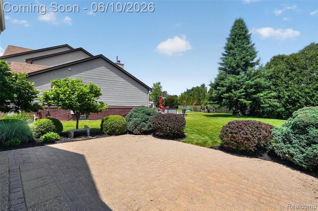 2004 Palmer Drive, Wixom, MI 48393