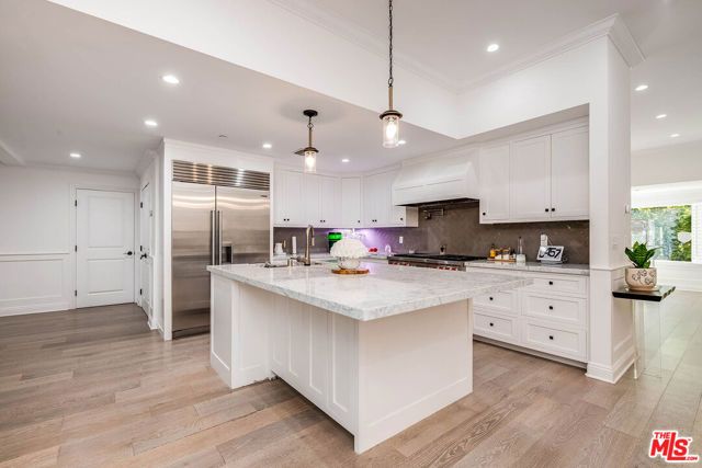 4222 Woodman Avenue, Los Angeles, CA 91423