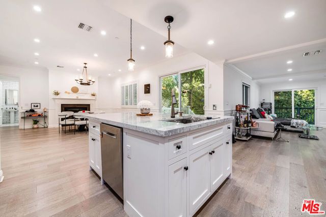 4222 Woodman Avenue, Los Angeles, CA 91423