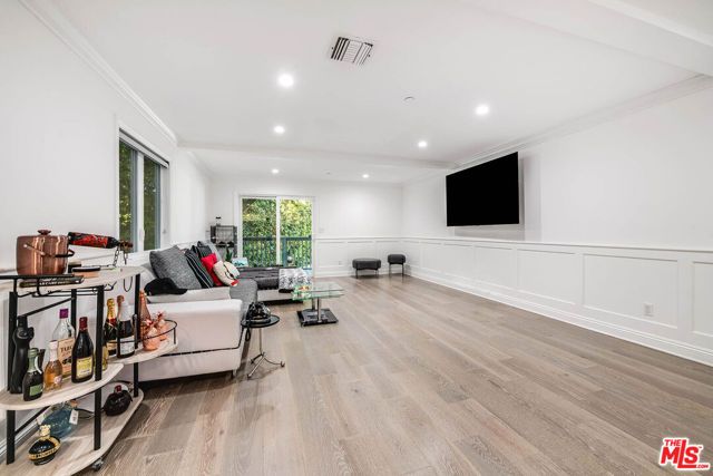 4222 Woodman Avenue, Los Angeles, CA 91423