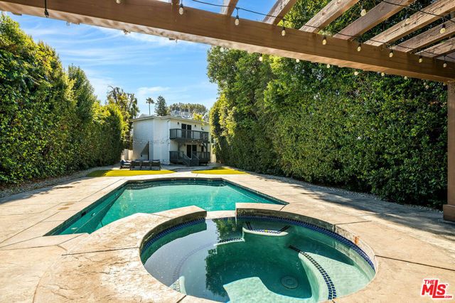 4222 Woodman Avenue, Los Angeles, CA 91423