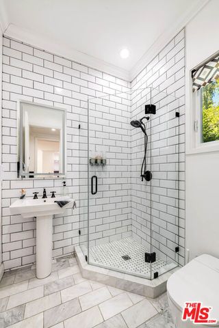 4222 Woodman Avenue, Los Angeles, CA 91423
