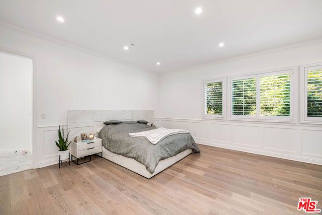 4222 Woodman Avenue, Los Angeles, CA 91423