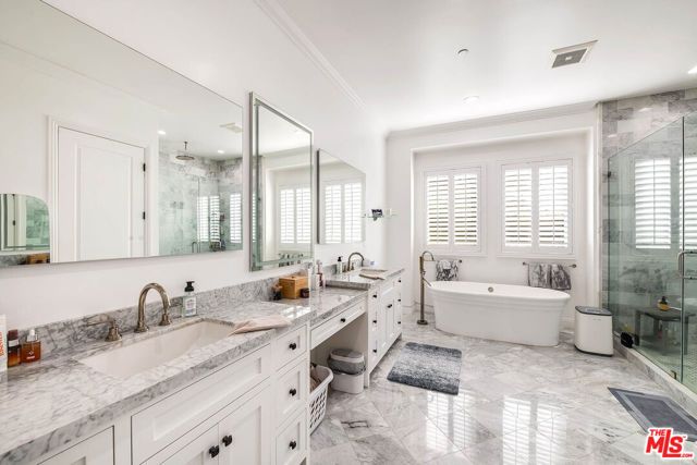 4222 Woodman Avenue, Los Angeles, CA 91423