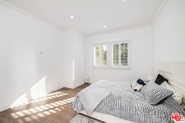 4222 Woodman Avenue, Los Angeles, CA 91423