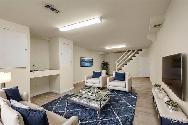 655 Florland Drive, Florissant, MO 63031