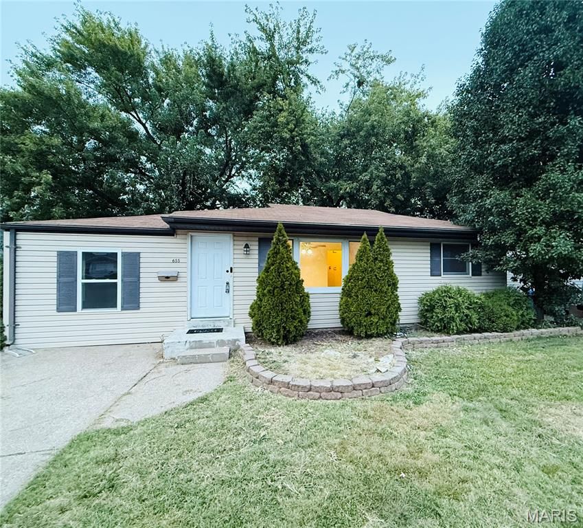 655 Florland Drive, Florissant, MO 63031