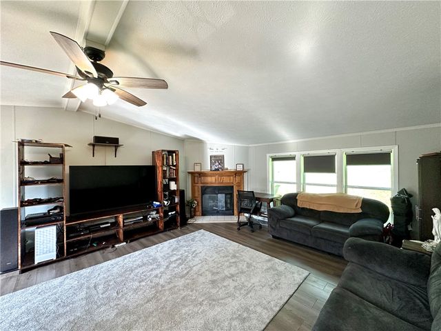 522 Gardner Stop Rd, Shenango Twp, PA 16101