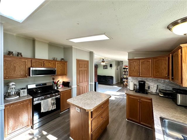 522 Gardner Stop Rd, Shenango Twp, PA 16101