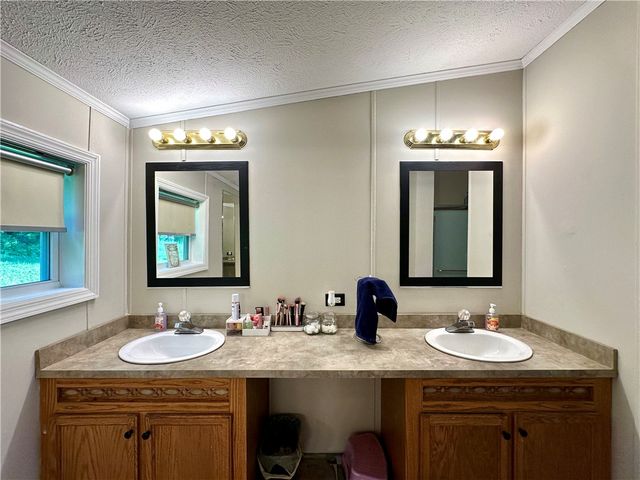 522 Gardner Stop Rd, Shenango Twp, PA 16101