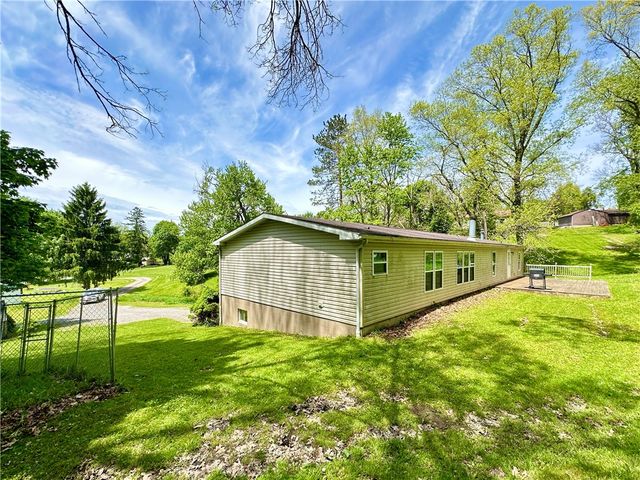 522 Gardner Stop Rd, Shenango Twp, PA 16101