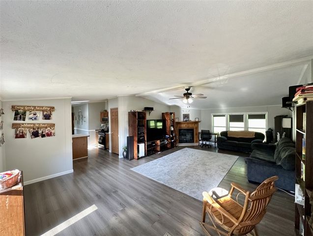 522 Gardner Stop Rd, Shenango Twp, PA 16101