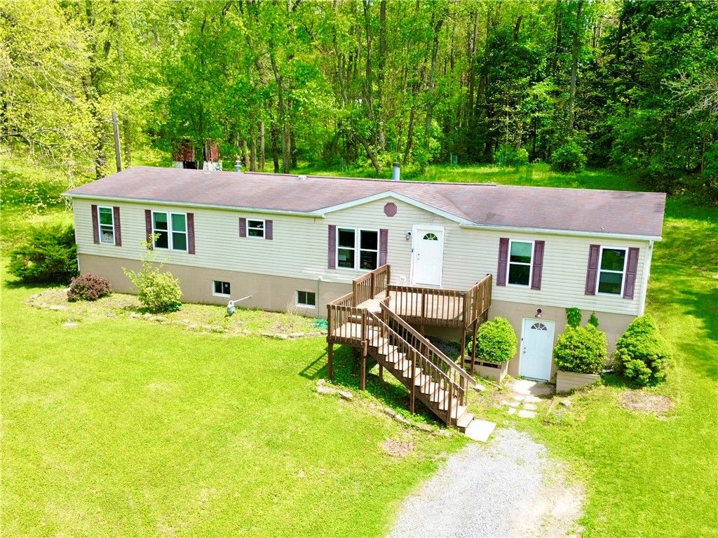 522 Gardner Stop Rd, Shenango Twp, PA 16101