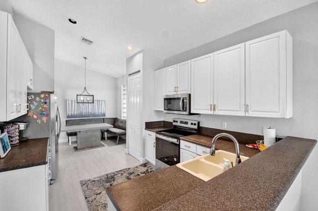 8049 Via Bolzano, Greenacres, FL 33467