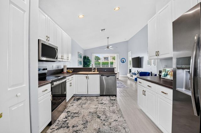 8049 Via Bolzano, Greenacres, FL 33467
