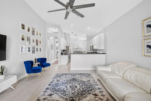8049 Via Bolzano, Greenacres, FL 33467