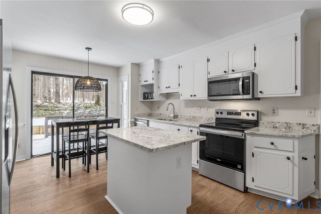 2501 Chimney House Ct, Midlothian, VA 23112