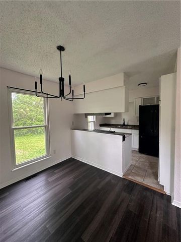 9525 Manning Avenue, Kansas City, MO 66134