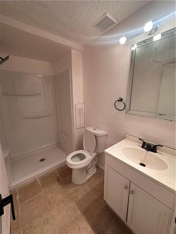 9525 Manning Avenue, Kansas City, MO 66134