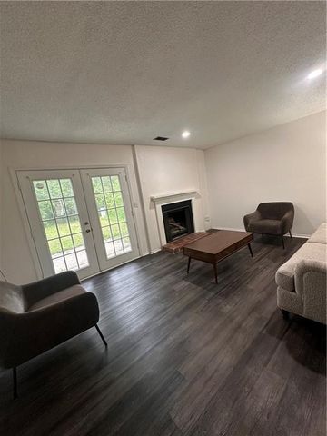 9525 Manning Avenue, Kansas City, MO 66134
